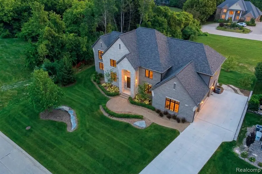 3836 Coachwood, Rochester Hills, MI 48309 - #3