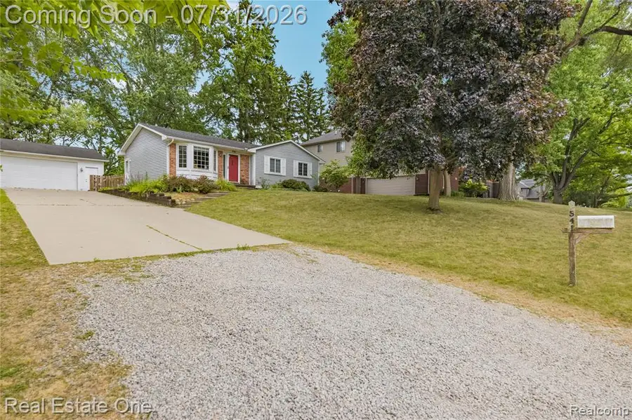 541 Curzon, Rochester Hills, MI 48307 - #2