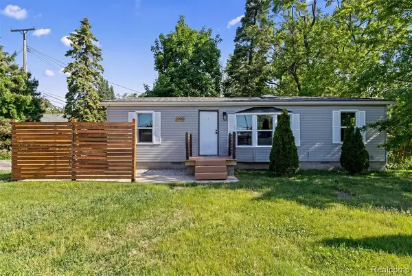 2900 Hensman, Keego Harbor, MI 48320