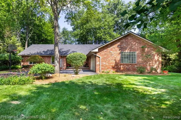32172 Camborne, Livonia, MI 48154