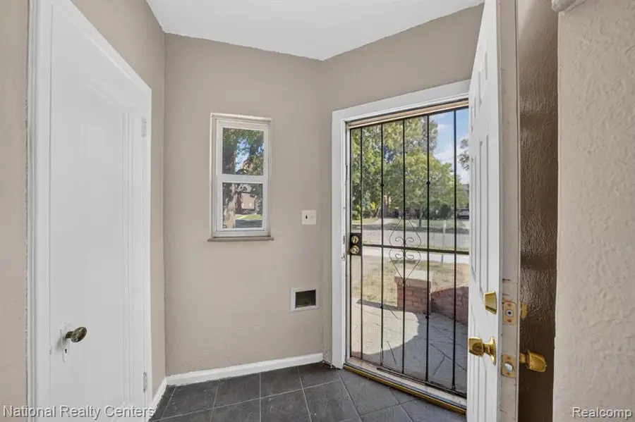 6420 London, Detroit, MI 48221 - #3