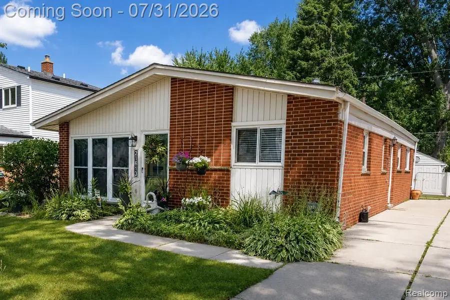 21613 Parkway, Saint Clair Shores, MI 48082 - #2