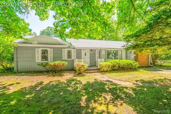 16887 Renton, Belleville, MI 48111