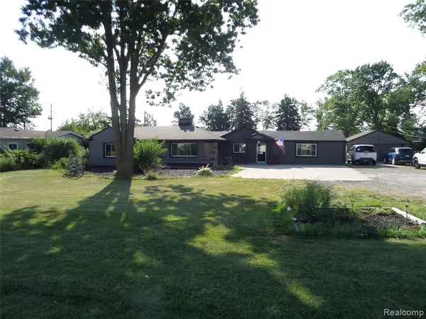 38250 S Groesbeck, Clinton Township, MI 48036