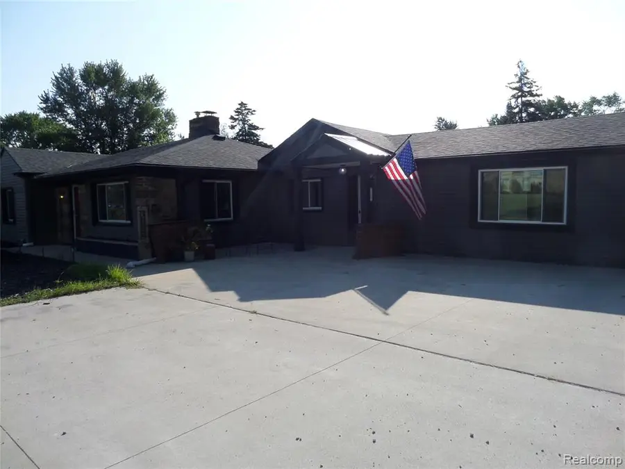 38250 S Groesbeck, Clinton Township, MI 48036 - #2