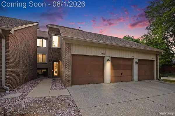 42366 Lochmoor, Clinton Township, MI 48038