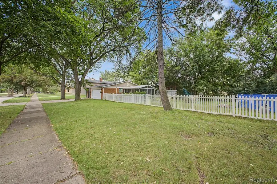 27355 Clairview, Dearborn Heights, MI 48127 - #2