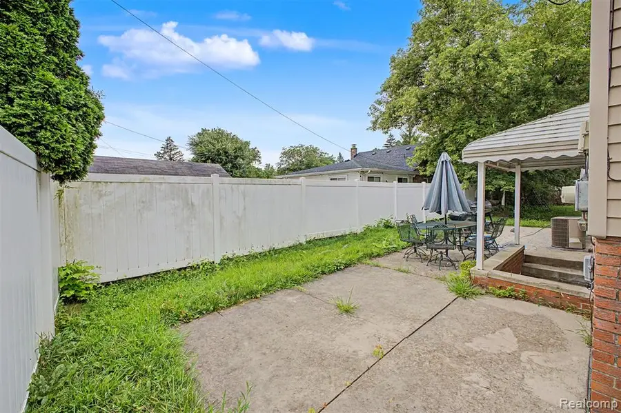27355 Clairview, Dearborn Heights, MI 48127 - #3