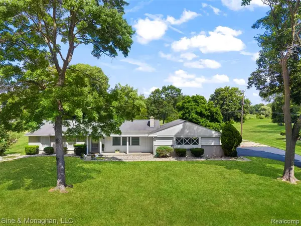 3052 Angelus, Waterford, MI 48329