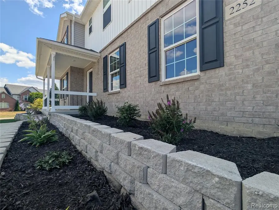 2252 Lake Ridge, Grand Blanc, MI 48439 - #2