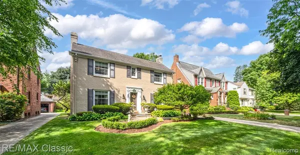 26055 York, Huntington Woods, MI 48070