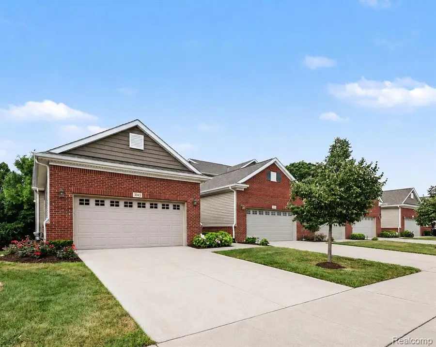 3045 Bridgewater #5, Auburn Hills, MI 48326 - #2