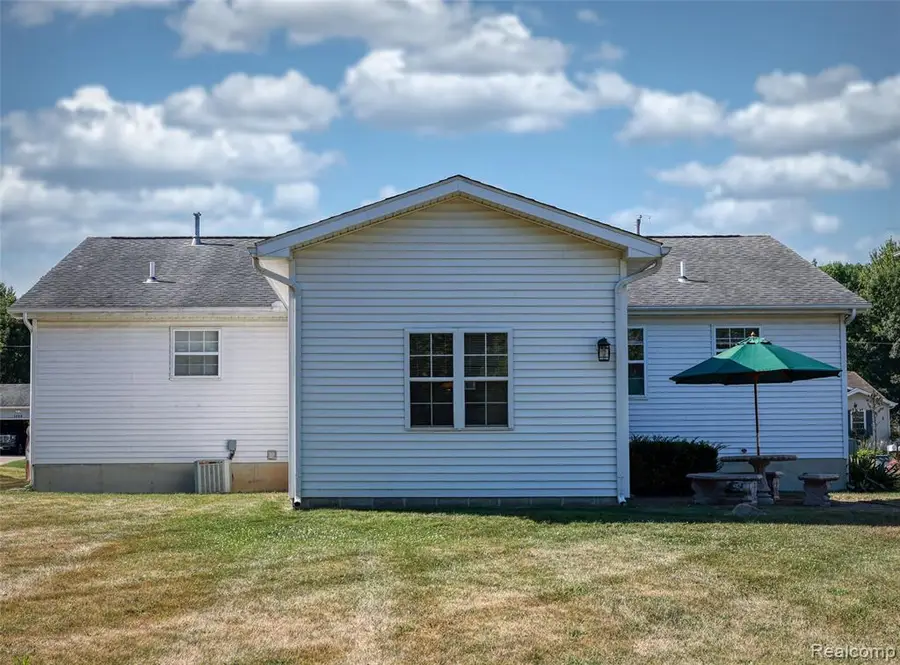 1221 Windsor, Grand Blanc, MI 48507 - #2