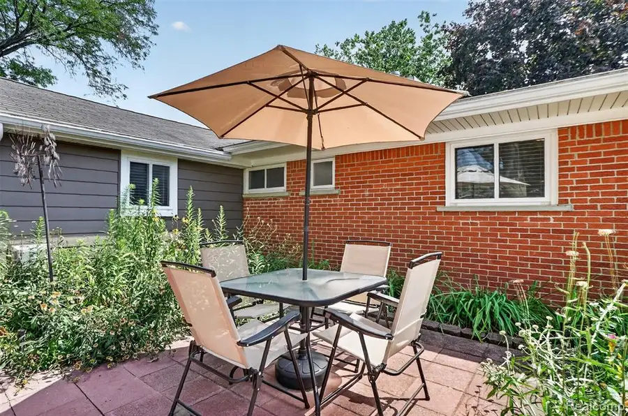 41008 Hollydale, Novi, MI 48375 - #3