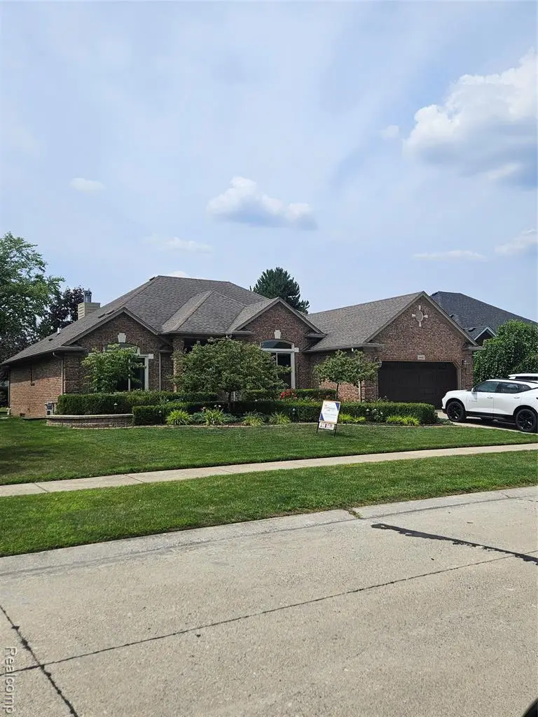 48381 Brittany Parc Dr, Macomb, MI 48044 - #1