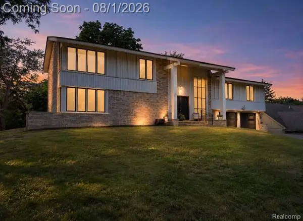 3261 Bloomfield Park, West Bloomfield, MI 