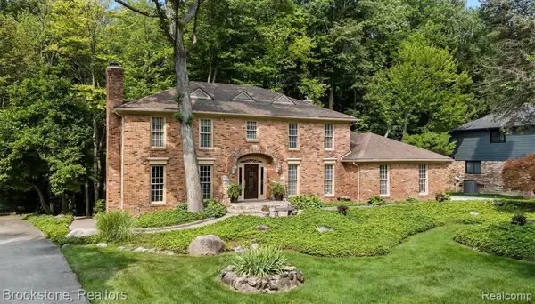 6521 Red Oak, Troy, MI 48098