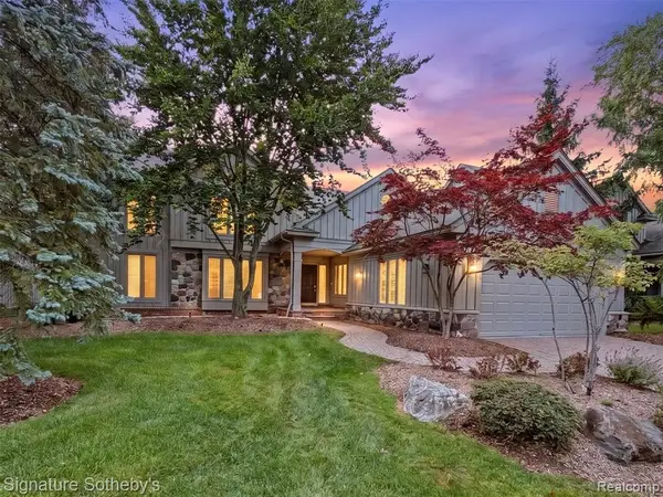 6983 Daventry Woods, West Bloomfield, MI 48322