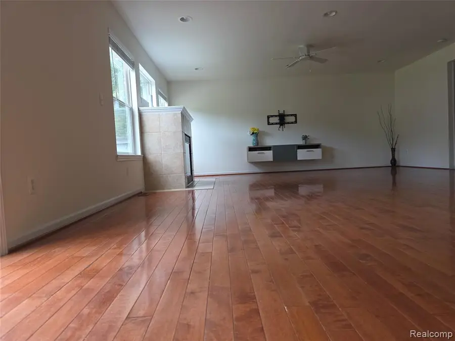 2103 Enterprise, Troy, MI 48083 - #2