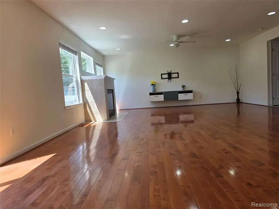 2103 Enterprise, Troy, MI 48083 - #3
