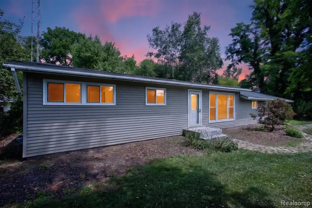 1279 E Burnside, North Branch, MI 48461 - #1