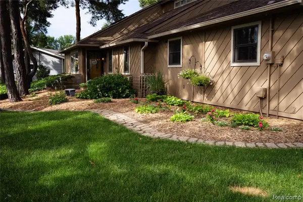 8971 Highland, Freeland, MI 48623