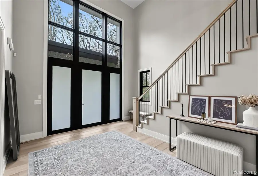 5200 Windingwood, Bloomfield Hills, MI 48302 - #2
