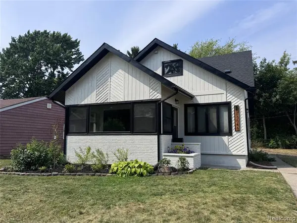 23043 Francis, Saint Clair Shores, MI 48082