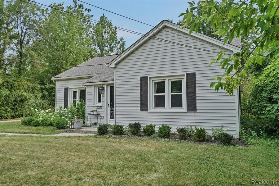 20215 W Eastwood, Harper Woods, MI 48225 - #3