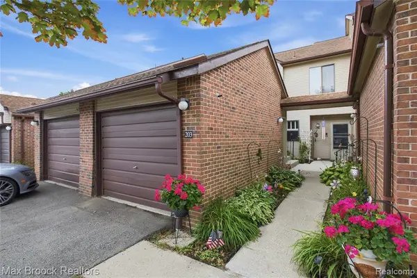 6580 Ridgefield #203, West Bloomfield, MI 48322