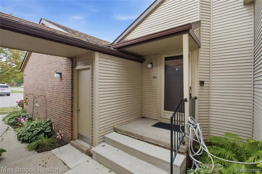 6580 Ridgefield #203, West Bloomfield, MI 48322 - #3