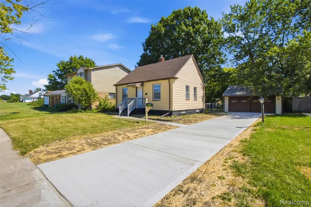 20600 Lennon, Harper Woods, MI 48225 - #1