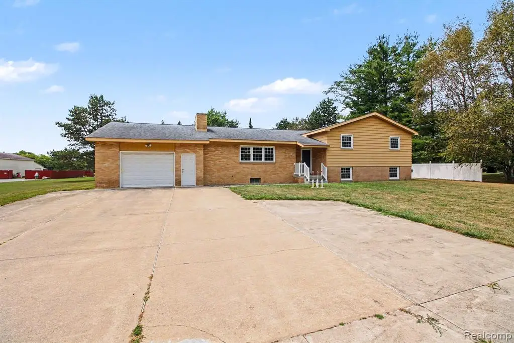 1222 Howe, Burton, MI 48509 - #1