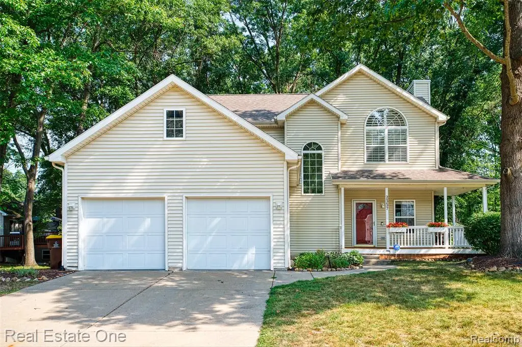2357 Laurel Oak, Howell, MI 48855 - #1