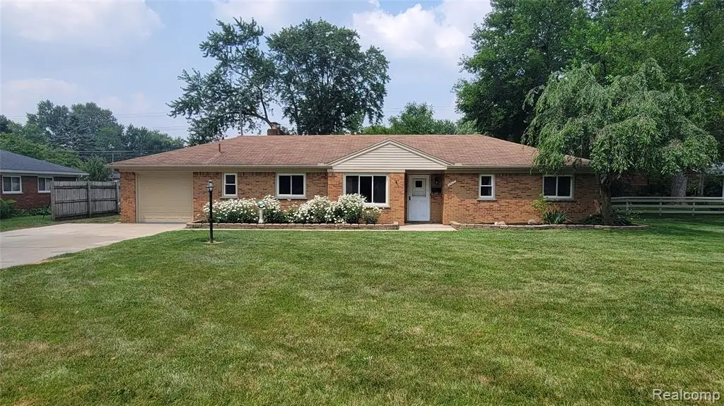 45437 Hecker, Utica, MI 48317 - #1