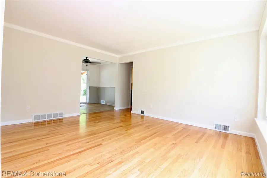 31768 Bretton, Livonia, MI 48152 - #3
