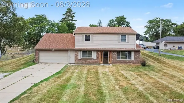 2451 Valley Lane, Grand Blanc, MI 48439