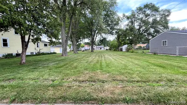 27250 Edward, Roseville, MI 48066