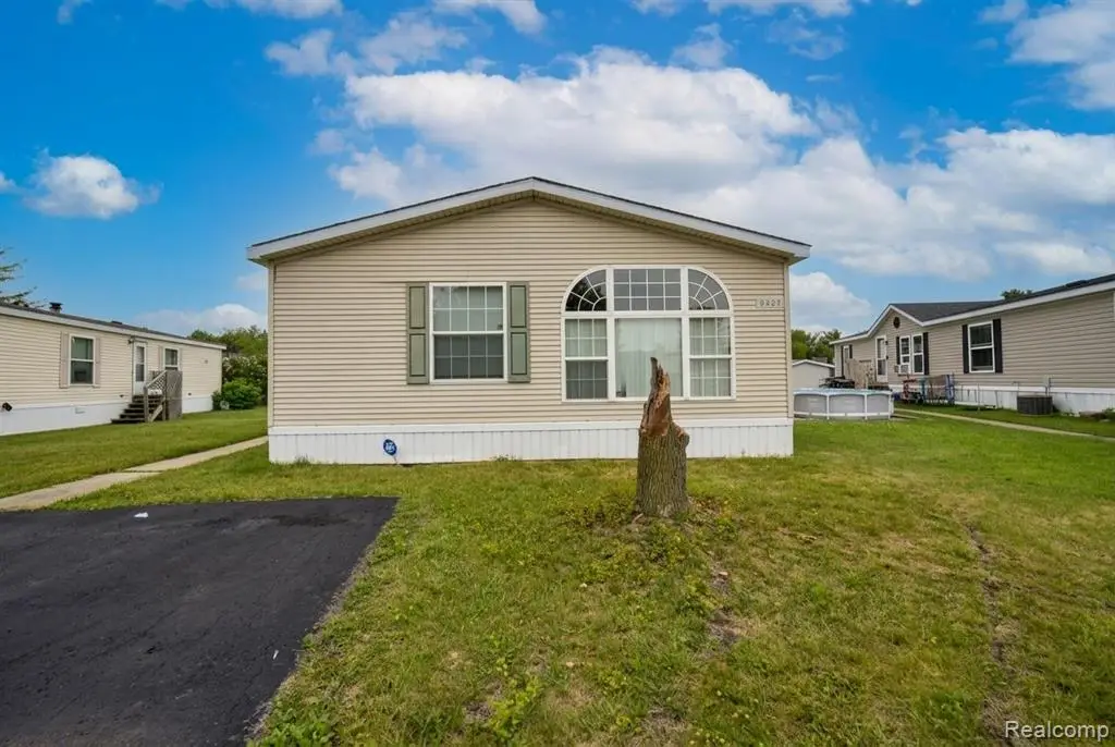 9327 Greentree, Newport, MI 48166 - #1
