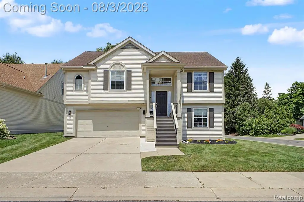 6400 Lake Meadow, Waterford, MI 48327 - #1