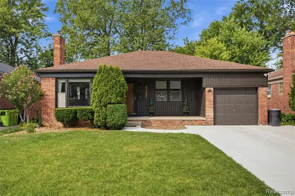 21251 Huntington, Harper Woods, MI 48225