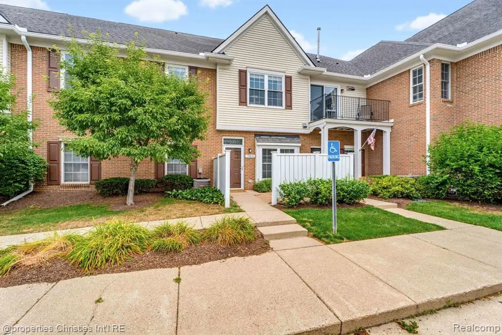 730 Amberly, Waterford, MI 48328 - #1