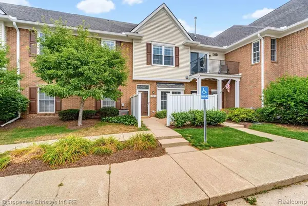 730 Amberly, Waterford, MI 48328