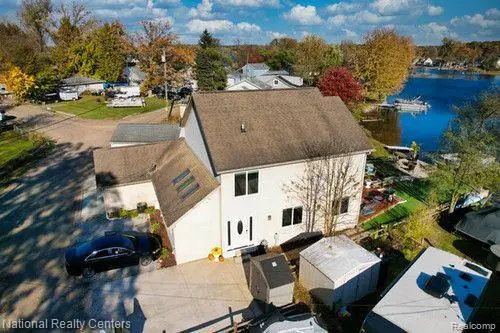 8819 Lagoon, Brighton, MI 48116