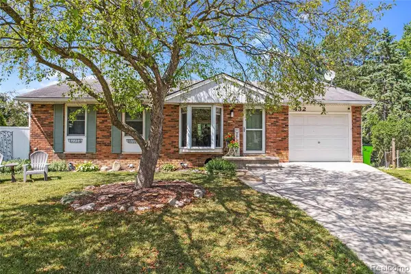 432 Lyon, South Lyon, MI 48178