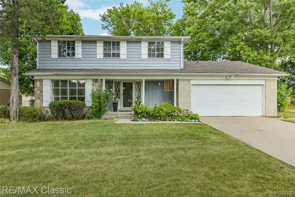 27036 Arlington, Southfield, MI 48076