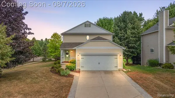 920 E Caroline, Fenton, MI 48430