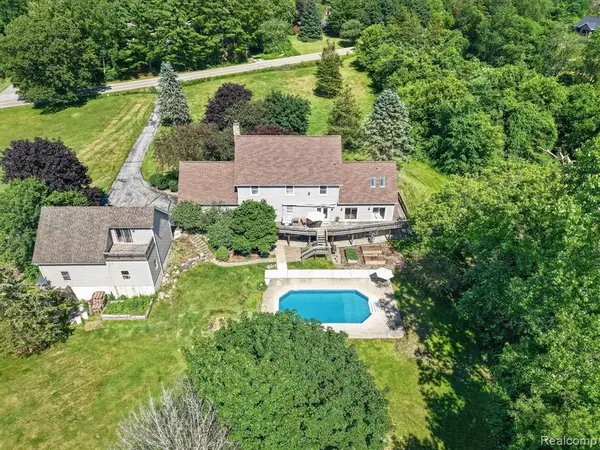 8114 Chilson, Pinckney, MI 48169