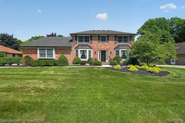 21500 Woodfarm, Northville, MI 48167