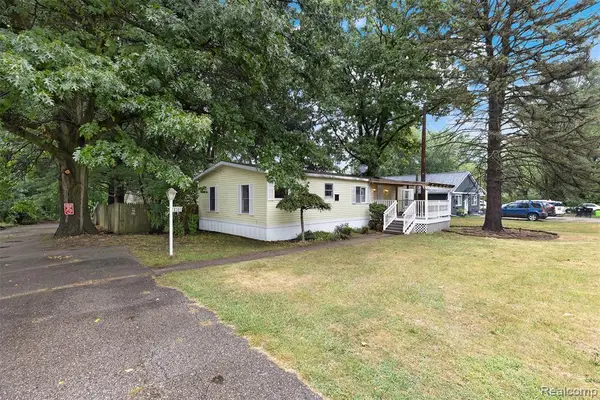 8305 Donna Lou, Brighton, MI 48114